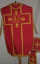 Ornement rouge 3 : chasuble, étole, bourse de corporal