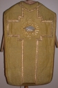 Ornement doré 2 : chasuble, étole, manipule, voile de calice