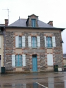 Maison d'école, place de la Libération (Pipriac)