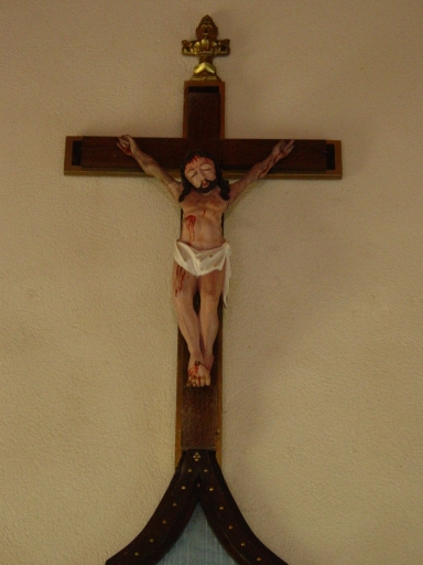 Statue (demi-nature) : Christ en croix