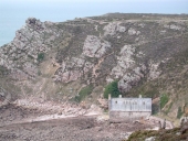 Cale et abri du canot de sauvetage (Erquy)