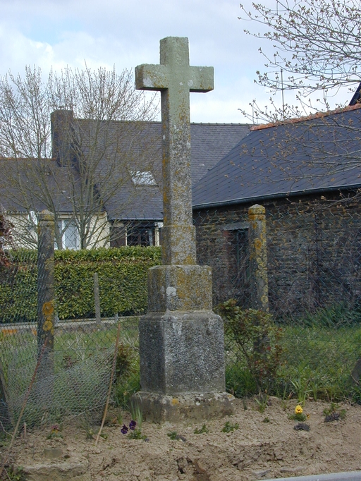 Croix de chemin, route de Tayée (Saint-Aubin-du-Pavail fusionnée en Châteaugiron en 2017)