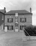 Maison, 10 place de l'Eglise (Orgères)