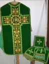 Ornement vert 3 : chasuble, bourse du corporal, étole, manipule, voile du calice