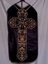 Ornement noir 1 : chasuble, bourse de corporal, étole, manipule, voile de calice