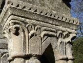 Les chapiteaux de la salle capitulaire de l'abbaye de Boquen