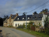 Alignement de cinq maisons et fermes, le Valet (Renac)